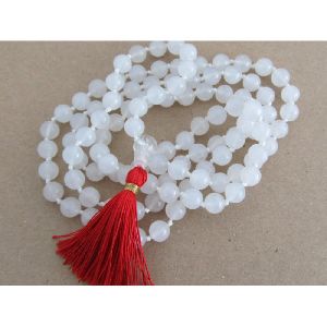 White quartz round knotted necklaces