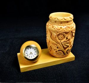 WOODEN WATCH WITH PEN STAND