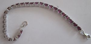 Gold Bracelet With Garnet