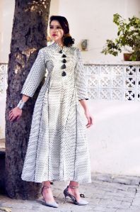 Indo Western Design Pure Cotton Fabric 3/4 Size Sleeves White Kurti kUrta Dress