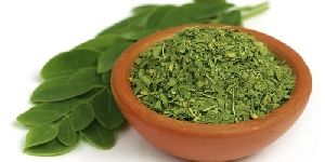 Dried Green Moringa Leaves