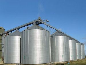 Flat bottom grain storage systems