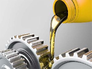 GEAR AND TRANSMISSION OIL