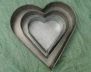 HEART-SHAPED CAKE MOULD