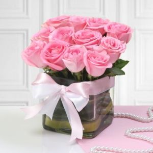 Glass Vase Decorated 12 Pink Roses