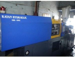 Automatic Injection Molding Machine