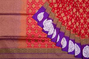 Handloom sarees and lungies