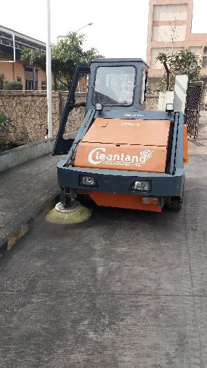 Road Sweeping Machine