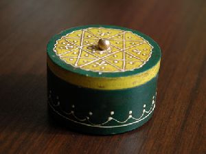 round wooden box