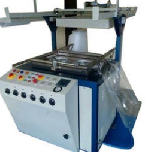 Semi Automatic vacuum Forming machhine