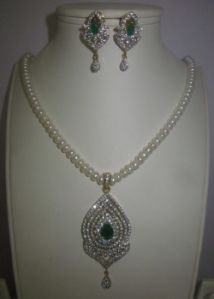 1 row green pearls set