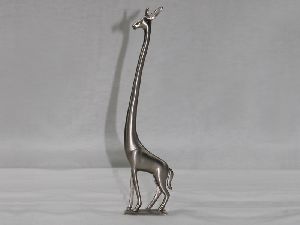 giraffe statue