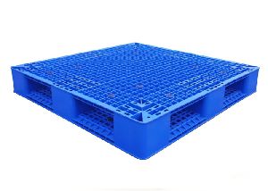 NEW PLASTIC PALLETS