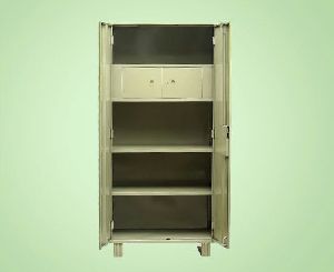 Body Store well with locker