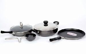 BASE COOKWARE SET