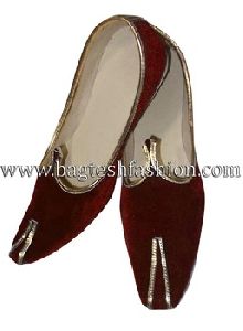 Mens and Women Maroon Velvet Mojari