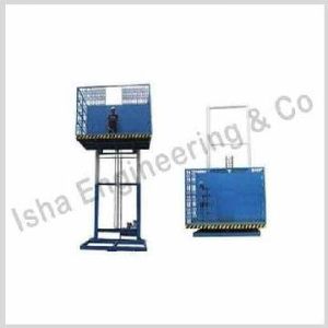 GOODS LIFT WITH COLLAPSIBLE GATE