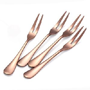 SET OF CUTLERY