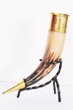 DRINKING HORN WITH METAL STAND