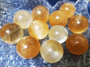 CITRINE MEDIUM SIZE SPHERES