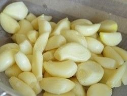 Peeled Garlic -Peeled by Hand