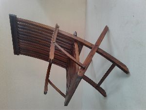 Wooden foldable chair