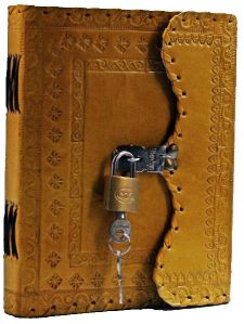 Made from leather Real brass metal PERFECT FOR ANY SITUATION: Looks great in the courtroom