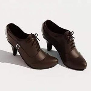 Ladies Designer Leather Shoes