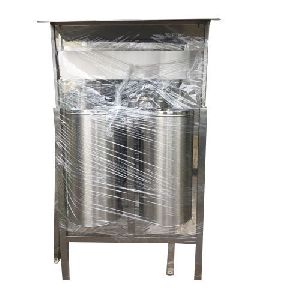 Pole Mounted Outdoor Dustbin