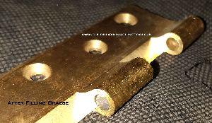 Hinges Grease Filling Machine