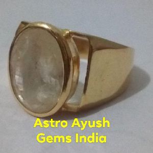 Ceylon Sapphire ring gemstone
