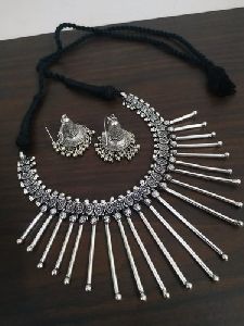 Thread Heavy Necklace Set