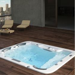 Jacuzzi Bathtub