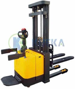 Electric Reach Stacker