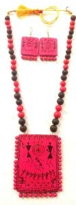 Terracotta Necklace Sets Painted upon with Attractive Colors