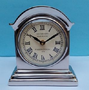 Iron table clock