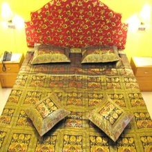Handloom Silk Zari Bedcover with Cushion
