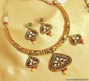 Antique Kundan Necklace Set