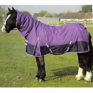 Medium Weight Turnout Horse Rugs