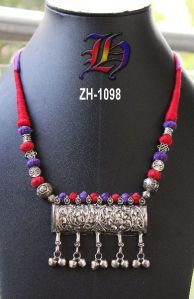 ZH thread necklace