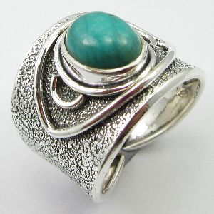 TURQUOISE HAMMERED FINGER RING