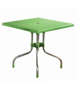 outdoor plastic tables