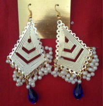 Earrings with pearls and tear drop