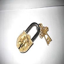 decor collectible Captain locks