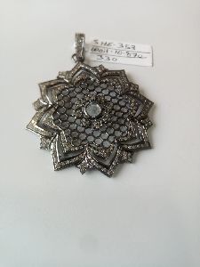 Flower Shaped Silver Stone Pendant
