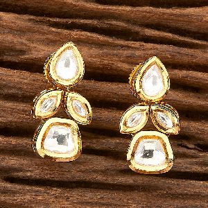 Kundan Delicate Earring With Gold Plating