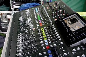 Behringer X32 32-Channel 16-Bus Total Recall Digital Mixing