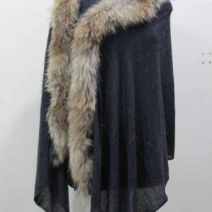 Fine wool stole with 1 side fur