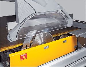 Easy and fast changing of saw-scoring blades
