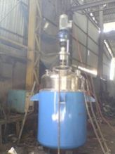 Adhesive reactor